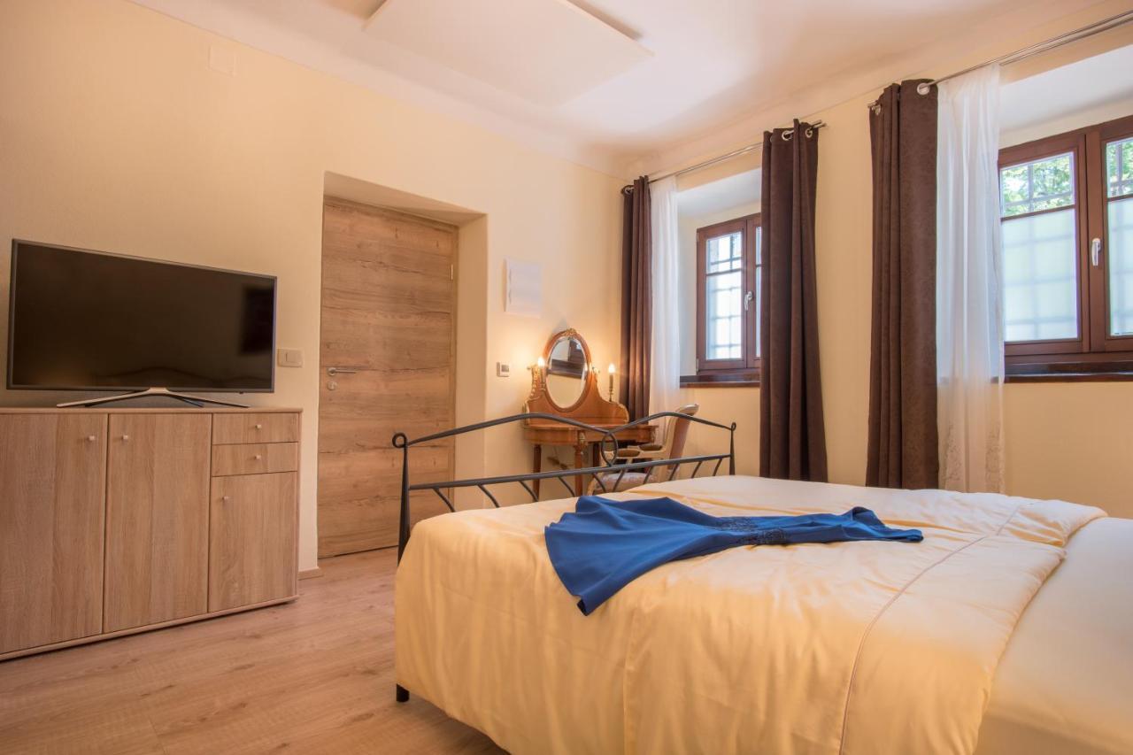 Vila Radolca Apartments & Rooms Радовлица Экстерьер фото