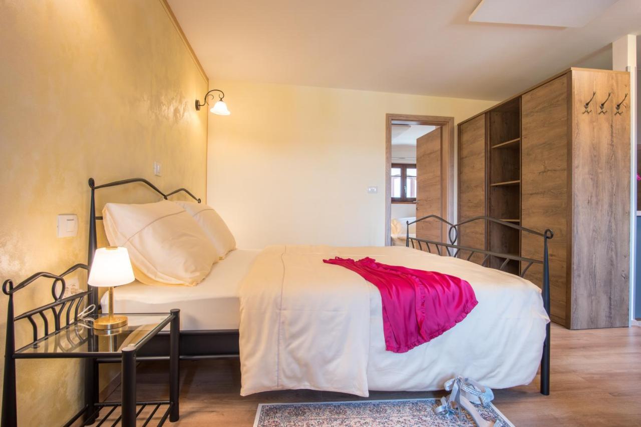 Vila Radolca Apartments & Rooms Радовлица Экстерьер фото